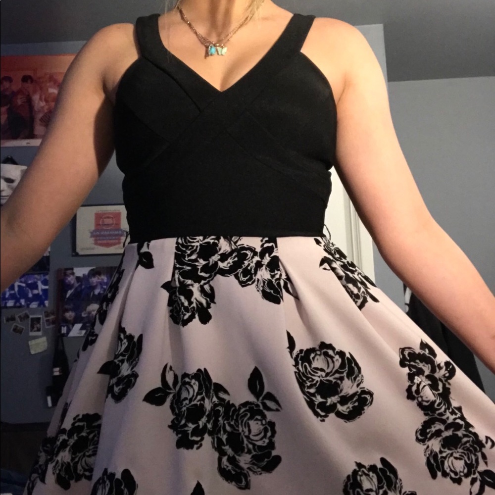 Short-floral dress